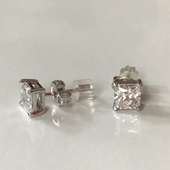 New Sterling Silver Cubic Zirconia Pierced Stud Earrings - Picture 1 of 12